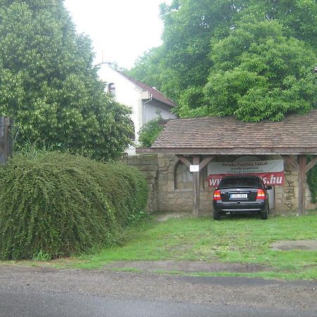 Myrtus Pince Es Vendeghaz Otel Tarcal Dış mekan fotoğraf